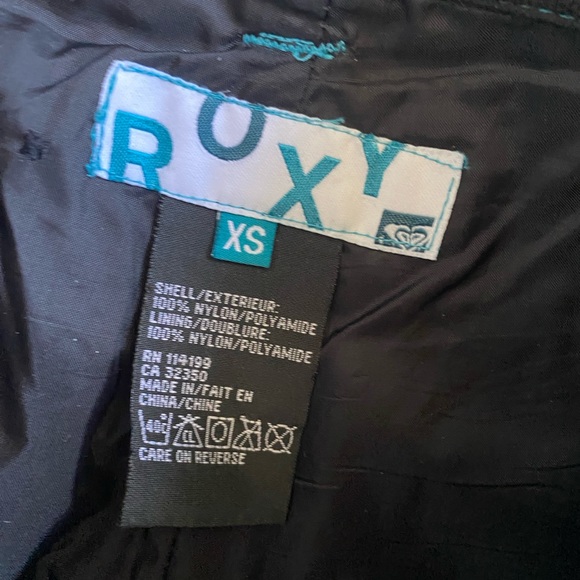 Roxy women XS insulated snow pants . New no tags, I’m 5’2 fits length perfectly - Picture 2 of 4
